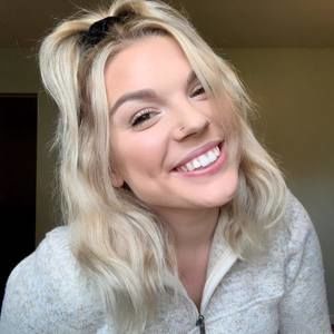 Meet your Posher, Carli